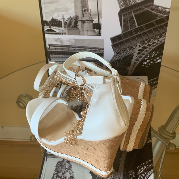 Brand new Summer Sandals with embellished trinkets.  Look good without effort! - Picture 5 of 9